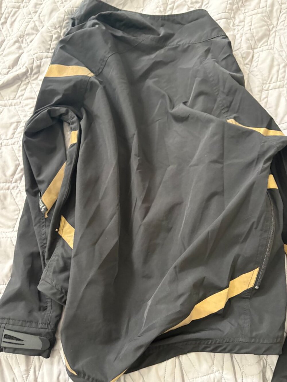 Jackets - Picture 3 of 7